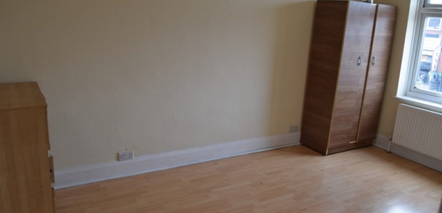 2 Bedroom Flat, 44 Whalebone Ln South, Dagenham